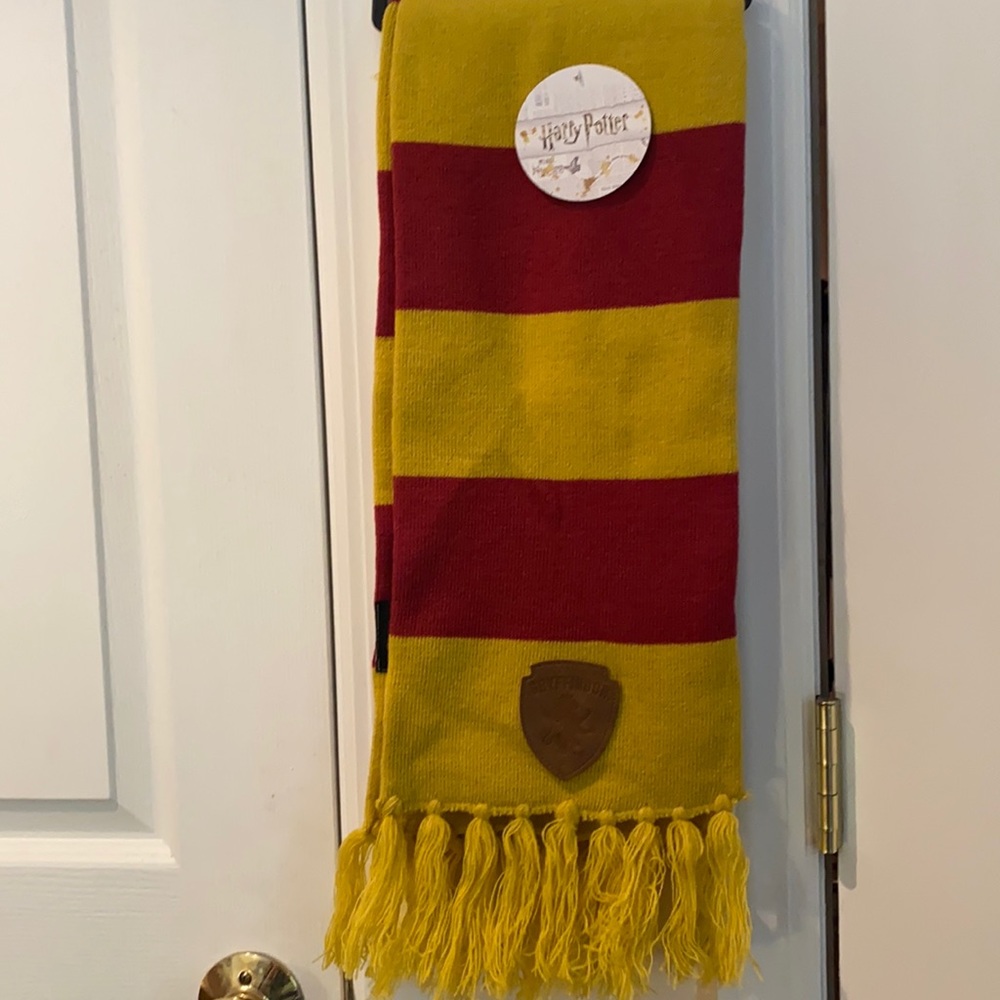 NWT Harry Potter scarf on hanger, never used